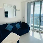 Winners Of 2025 Traveller Award, Elegant Two Bedroom City Central Apartment With Netflix & Wifi
